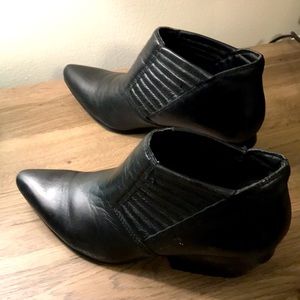 Gently Worn Woman’s Black Ankle Boot